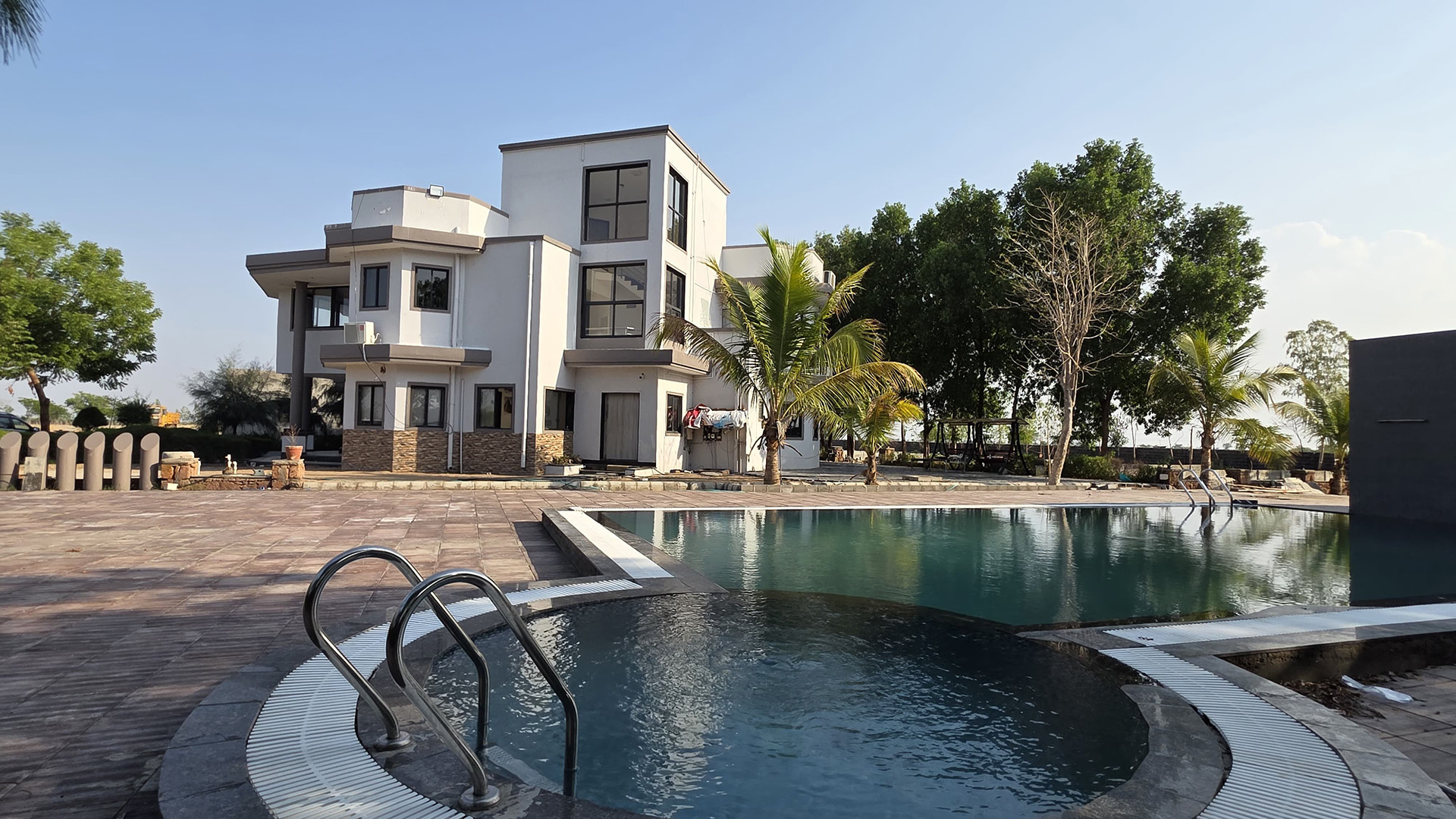 KFC-with-Swimming-Pool